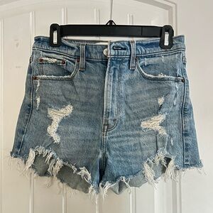 Abercrombie high rise mom short size 4